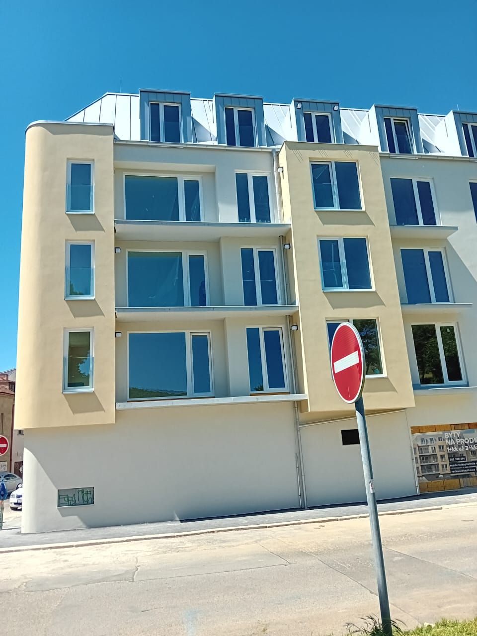 Dokončená fasáda bytového domu
